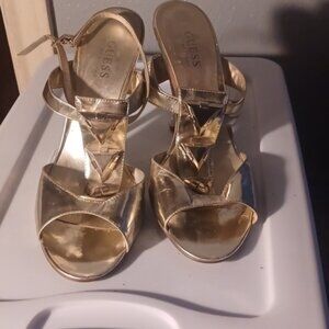 8.5 GUESS GOLD HEELS